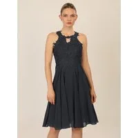 Apart Cocktailkleid mit Cut-Out-Rücken