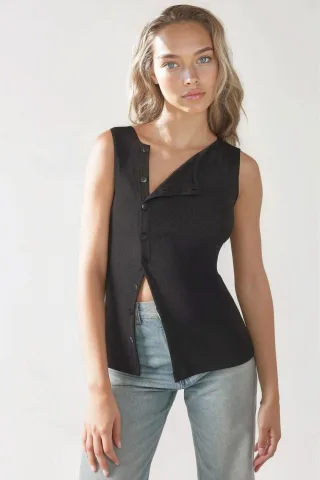 Strukturiertes Slim Fit Rundhalsoberteil mit Knopfdetail