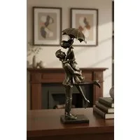 MF Skulptur Liebesmoment Skulptur Paar mit Regenschirm Polyresin Gold Schwarz (1 St)