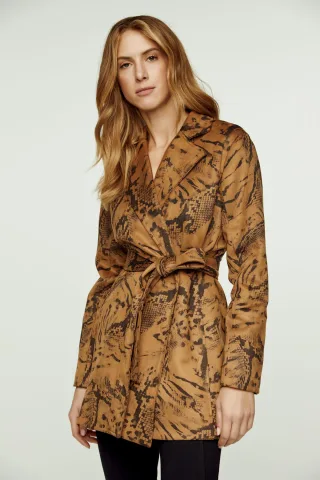 Braun bedruckte Jacke in Alcantara-Optik mit Gürtel