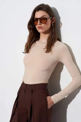 Schmal geschnittenes Boot-Neck Langarmoberteil