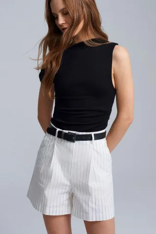 Damen Hochtaillierte gestreifte Shorts mit Gürtel