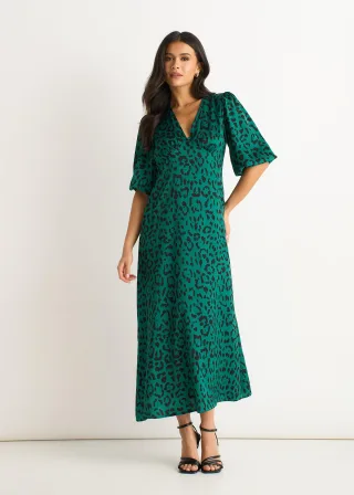 Grünes Satin-Midikleid mit Tiermuster