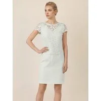 Apart Brautkleid mit floraler Struktur