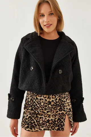 Doppelreihige Boxy-Kurzjacke aus Kunstfell
