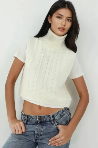 Rollkragen-Strickpullover-Weste mit Haargflecht-Muster