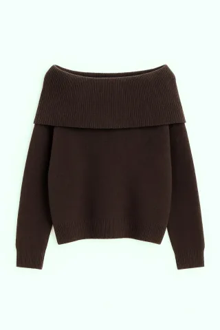 Lässiger Rippenpullover mit Madonna-Kragen