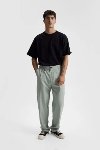 Herren Relaxed Fit Faltenhose mit geradem Bein