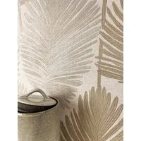 Newroom Vliestapete Vedran Beige Tapete Glanztapete Palmenblätter,Pflanze,Leicht glänzend, Beige Tapete Modern Palmenblätter - Glanztapete Mustertapete Taupe Silber Tropisch Floral Pflanze Leicht glänzend für Schlafzimmer Wohnzimmer Küche, Mustertape