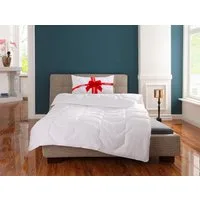 OTTO home Microfaserbettdecke Corella, Bettdecke 135x200 cm, mit Gratis-Kissen dazu: 40x80 cm, Füllung: 100% Polyester, Bezug: 100% Polyester, Bettdecken, Sommer, Winter, 4 Jahreszeiten, Decke mit Gratiskissen