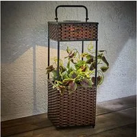 Spetebo LED Laterne Solar LED Rattan Blumensäule braun - 50 x 19 cm, Ein-/Ausschalter, LED, warm weiß, Beleuchteter Blumentopf Ständer mit Griff