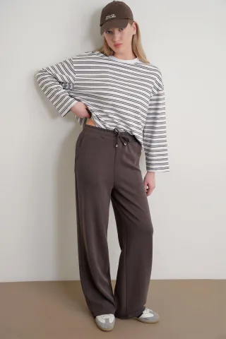 Hochtaillierte Pull-On Gerade-leg-Hosen mit Taschen