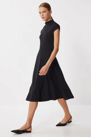 A-Linien-Midikleid mit halbem Rollkragen