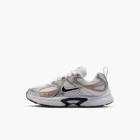 Nike Sportswear V5 RNR (PS) Sneaker inspiriert vom Design des Y2K Nike Vomero 5