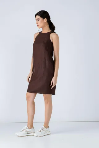 Ärmelloses sackartiges Kleid in Braun