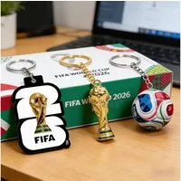 Stelby Schlüsselanhänger Schlüsselanhänger 3er Set Weltmeisterschaft Trophäe, Fußball & Logo (3-tlg., 3 Schlüsselanhänger), Fan-Set für Rucksack & Schlüssel – Geschenk für Fußballfans