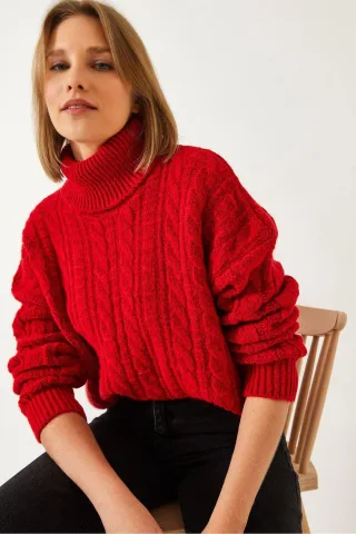Strukturiertes, tailliertes Rollkragenpullover
