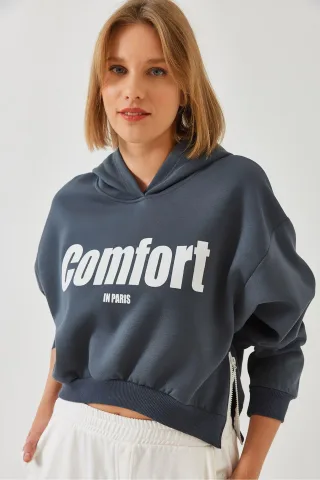 Übergroßer Kapuzen-Crop-Sweatshirt mit Pompon
