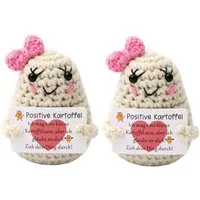 KARMA Kuscheltier 2er Set Positive Kartoffel gehäkelt Mini Dekofigur mit Spruch (Motivationskartoffel zum Aufstellen Handmade Look), 5,5 x 7 cm Lustige Geschenkidee für Freunde, Kollegen, Büro, Schule