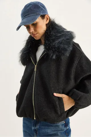 Oversized Reißverschlussjacke mit Fellkragen
