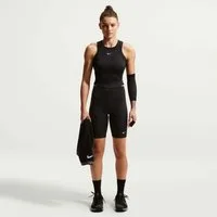 Nike Tanktop W NK ONE FITTED DF CROP TANK abgerundeter Saum, Tanktop-Form, aus Polyester und Elasthan