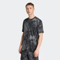 adidas Performance T-Shirt TRAIN ESSENTIALS SEASONAL ALLOVER-PRINT sportlicher Stil, Alloverprint im Camouflage-Look, schnell trocknend