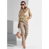 MADELEINE Outdoorjacke Outdoorjacke mit Kapuze, Raglanärmel Unifarbenes Design, variabler Kragen, verdeckter Reißverschluss