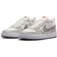 Nike Sportswear Court Borough Low Recraft (GS) Sneaker Design auf den Spuren des Air Force 1