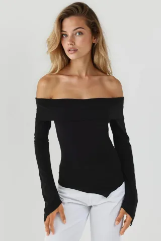 Elegantes schulterfreies Langarmoberteil mit Slim Fit und asymmetrischem Schnitt