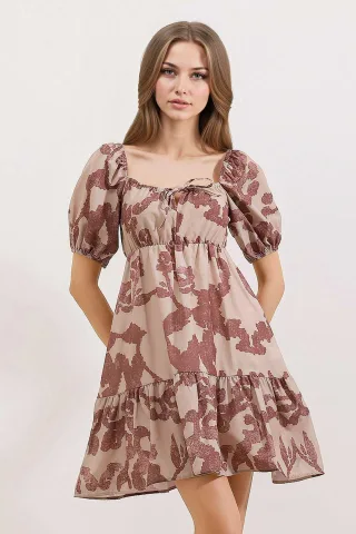 Mini-Kleid mit quadratischem Ausschnitt und Schleife in A-Linie