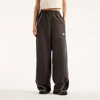 New Balance Trainingshose TRACKSIDE WOVEN PANT für Erwachsene, mit bequemer Passform, normal-weite Form