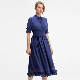 Chiffonkleid mit Smokings und kleinen Rüschen