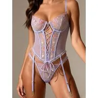 Elegant Love Set: Corsage Spitzen-Dessous-Set mit Stickerei und Schnürung – Lingerie in Lavendel (Set, 2-tlg., Spitzen-Oberteil, String) Florales Korsett-Set – romantische Reizwäsche für besondere Momente