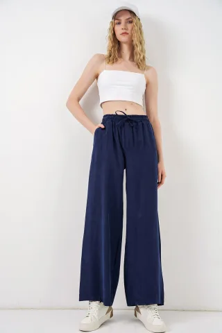 Hochtaillierte Weite Hose mit Tasche