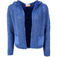 LIKS. Munich Strickjacke offen BlancaC mit Kapuze, aufgesetzten Taschen & eingestricktes Wording am Arm