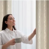 Eurofirany Vorhang APRIL (1 St), Ösen, blickdicht, Ösenschal aus Mikrofaser mit glänzendem Druck – 140x250 cm – mit Ösen