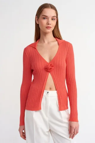 Schlankes Rippstrick-Polo-Bluse