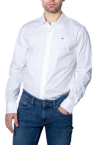 Tommy Jeans TJM Original Herrenhemd Weiß Baumwolle. Authentische Tommy Jeans Kleidung - Tommy Jeans Streetwear/Sportswear Design - Tommy Jeans für Männer - Tommy Jeans Hemd in der Farbe Weiß passt perfekt zu Ihrem restlichen Garderobe - Material Baum