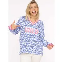 Zwillingsherz Sweatshirt "Leo Pastell" mit V-Ausschnitt, gestreiften Bündchen und WILD Applikation