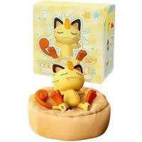 The Pokémon Company Sammelfigur schlafende Pokemon Figuren mit Kissen Sammlerstück Auswahl z.B Pikachu, Pikachu, Glumanda, Bisasam & co