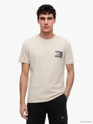 Tommy Jeans (PVH Group) - TJM REG SIGN FLAG SS TEE EXT Classic Beige - Gr. - XXL