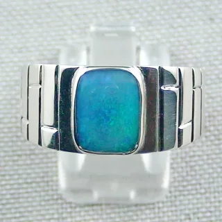 Eleganter Opalring mit blauen Black Crystal Opal 1,32 ct