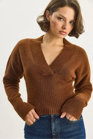 Rippstrick V-Ausschnitt Slim Fit Crop Pullover
