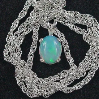 925er Sterling Silber Opalanhänger mit Welo Opal (1,31 ct) aus Afrika inkl. Silberkette