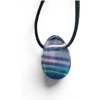 Steinfixx® Amulett Set Edelstein Anhänger aus echtem Regenbogenfluorit I Tropfenanhänger (30x20mm, 1-tlg., meiserhaft poliert, Brasilien), incl. 80 cm Wildlederband und Geschenkverpackung