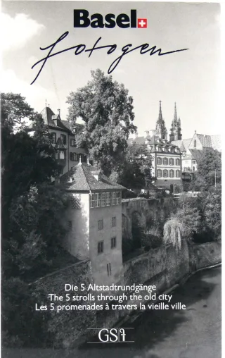 Basel - fotogen: Die 5 Altstadtrundgänge. Les 5 promenades à travers la vieille ville. The 5 strolls through the old city