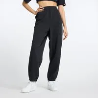 New Balance Jogginghose SPORT ESSENTIALS FRENCH TERRY JOGGER lockere Passform, aus Baumwolle und Polyester