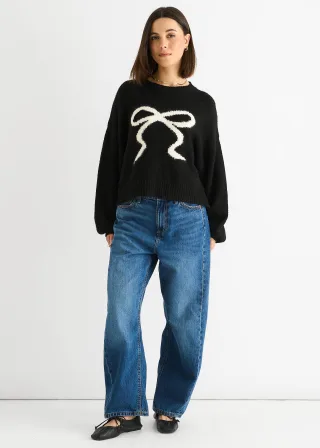 Schwarzer Kurzstrickpullover mit geprägter Kontrastschleife