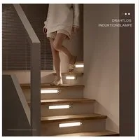 ibettertec LED Lichtleiste Nachtlicht, Wiederaufladbar Treppenlicht,Unterbauleiste Sensor Leuchte, Schrankleuchten mit Bewegungsmelder, LED fest integriert, LED Nachttischlampe, USB Wiederaufladbar Schranklicht und Treppenlicht, Bewegungsmelder, Kalt