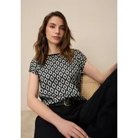 Tamaris Shirtbluse mit Allover-Print, aus angenehmer Viskosemischung in lockerer Form mit Satin